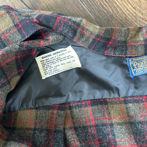 Pendleton Woolen Mills 100% virgin wool size medium men’s button up shirt - Picture 3 of 4